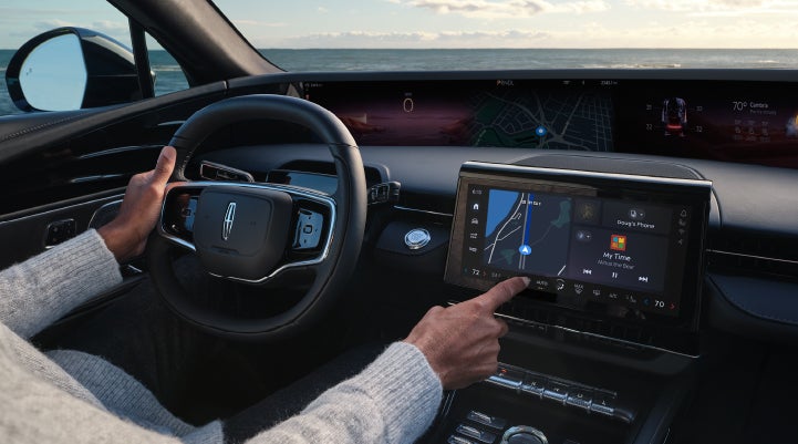 The driver of a 2024 Lincoln Nautilus® SUV interacts with the new Lincoln Digital Experience. | Varsity Lincoln in Novi MI